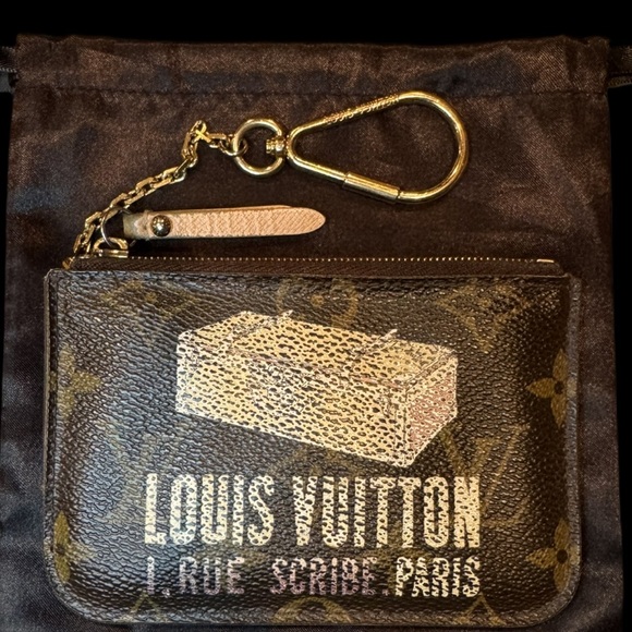Authentic Louis Vuitton Monogram Trunks Key Cles Pouch - Picture 9 of 11